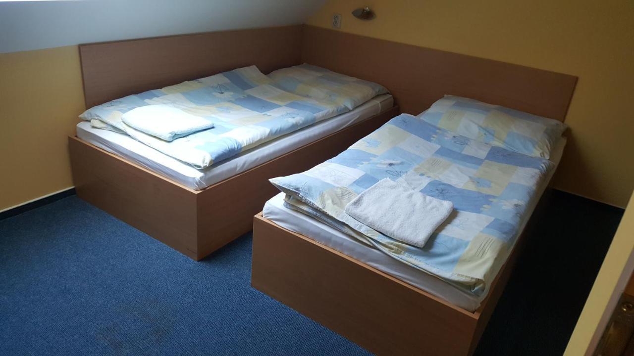 Lehar Panzio Bed and Breakfast Komárno Buitenkant foto